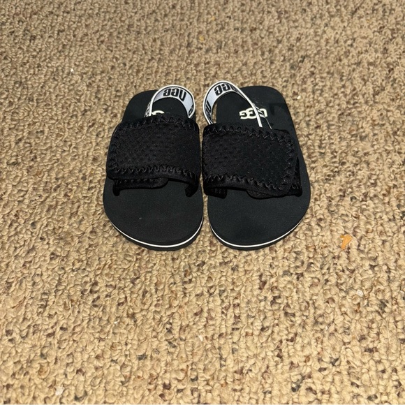 UGG Infant Black Sandals Size 2/3 - Picture 3 of 5